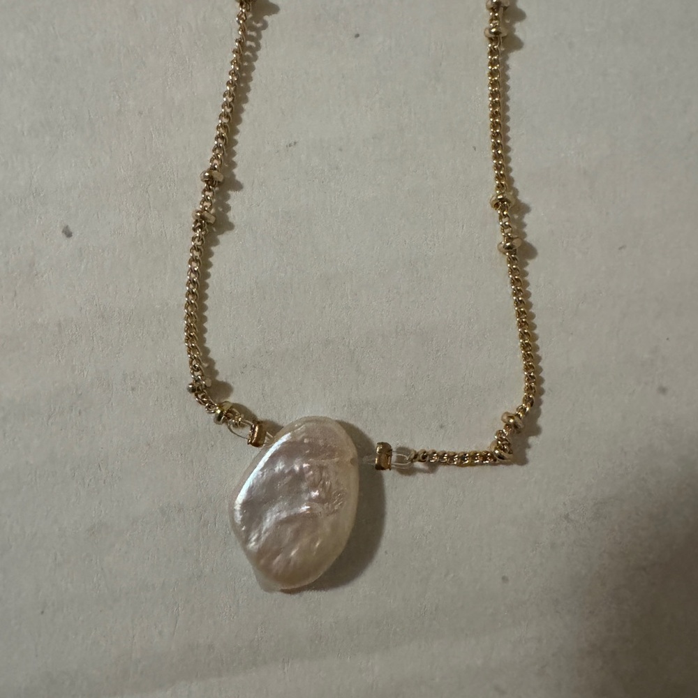 Elegant Gold Pearl Necklace